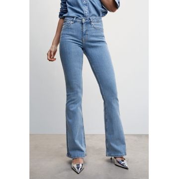 Blugi evazati cu talie medie