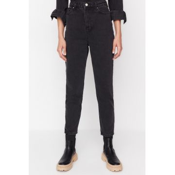 Blugi mom-fit cu talie inalta