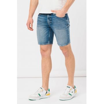 Pantaloni scurti slim fit de denim cu aspect decolorat