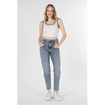 Blugi mom-fit cu talie inalta