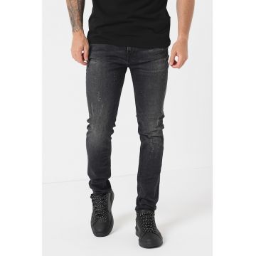 Blugi slim fit cu detalii cu aspect deteriorat