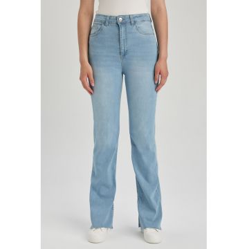 Blugi bootcut cu 5 buzunare