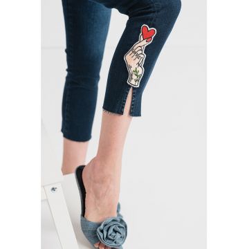 Blugi capri cu slituri laterale
