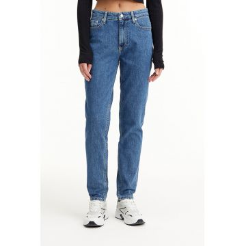 Blugi mom-fit cu talie inalta