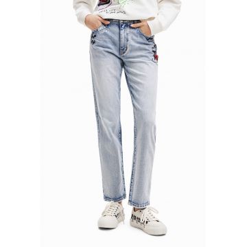 Blugi regular fit cu imprimeu cu Mickey Mouse