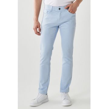 Blugi slim fit cu talie medie