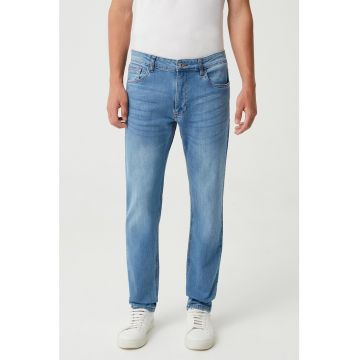 Blugi regular fit cu aspect decolorat