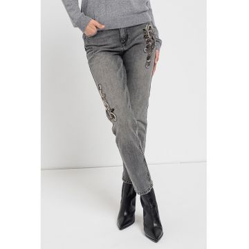 Blugi crop slim fit cu aplicatii