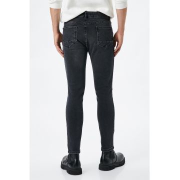 Blugi slim fit cu aspect decolorat