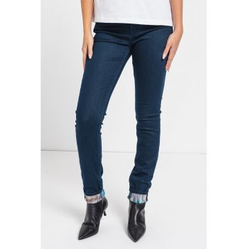 Blugi slim fit cu model cu 5 buzunare