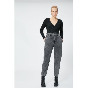 Pantaloni conici cu talie inalta