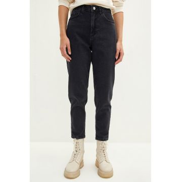 Blugi crop cu talie inalta