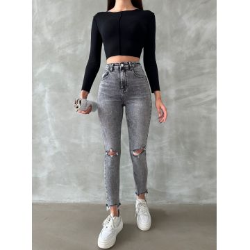 Blugi mom fit cu taieturi in genuchi