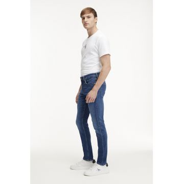 Blugi slim fit cu 5 buzunare