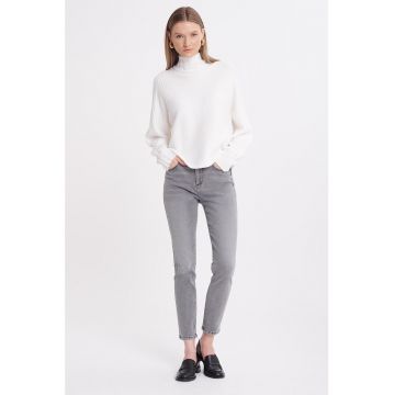 Blugi slim fit cu talie inalta