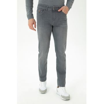 Blugi slim fit cu talie medie
