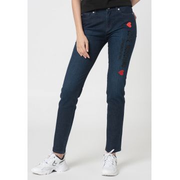 Blugi slim fit cu logo brodat Blugi slim fit cu logo brodat