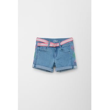 Blugi scurti cu o curea din material textil