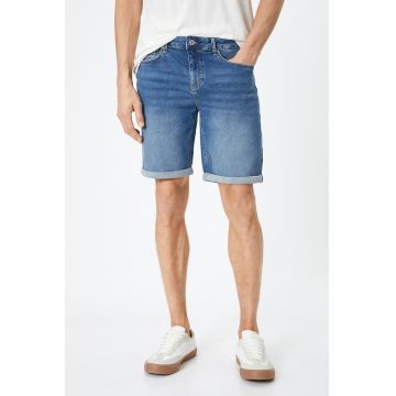 Blugi scurti slim fit cu aspect usor decolorat