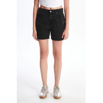 Blugi scurti slim fit