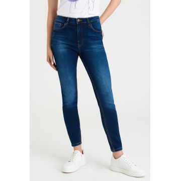 Blugi skinny cu efect push-up1