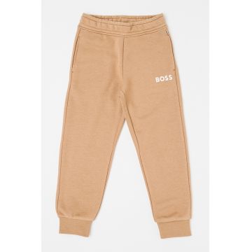 Pantaloni de trening cu croiala conica si buzunare laterale