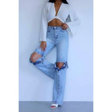 Blugi mom fit Amarillo, cu decupaje si capse la genunchi, Albastru baby blue