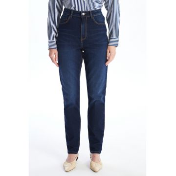 Blugi mom fit cu talie inalta