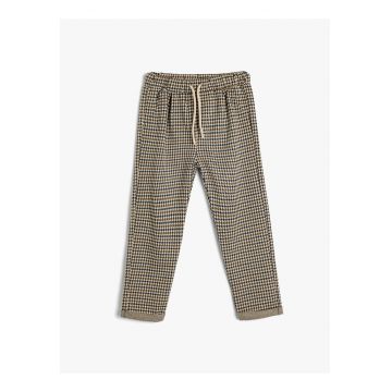 Pantaloni cu model in carouri si snur Pantaloni cu model in carouri si snur