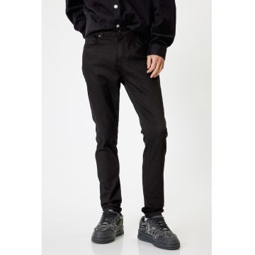 Blugi slim fit cu model uni