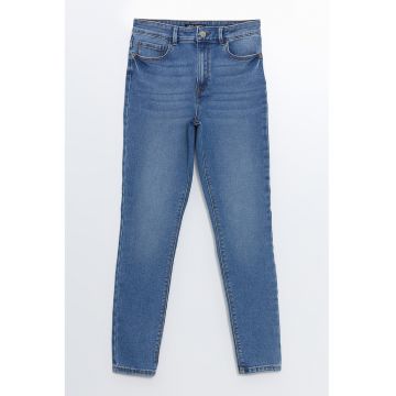 Blugi cu model cu 5 buzunare