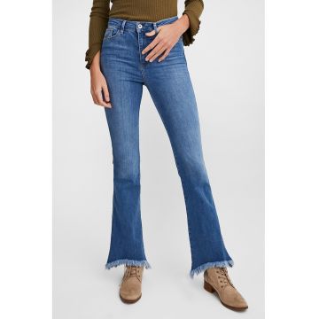Blugi evazati cu terminatie franjurata - Albastru