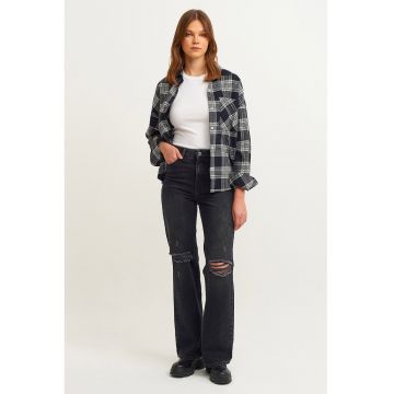 Blugi bootcut cu detalii cu aspect deteriorat