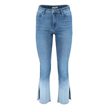 Blugi bootcut cu terminatii cu slit