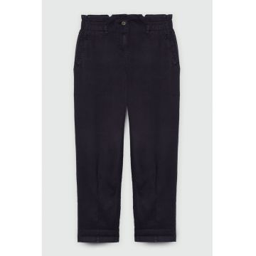 Pantaloni crop cu terminatie rasucita