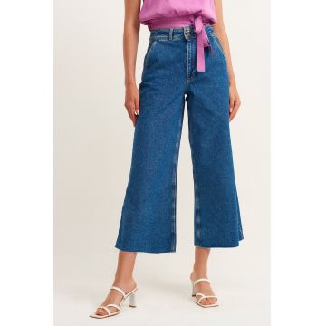 Blugi crop cu talie inalta