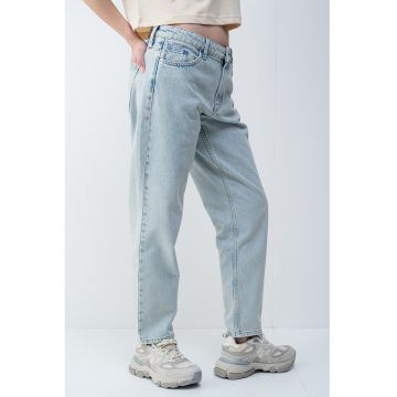 Blugi mom fit