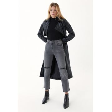 Blugi mom-fit cu talie inalta