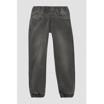 Blugi regular fit cu buzunare