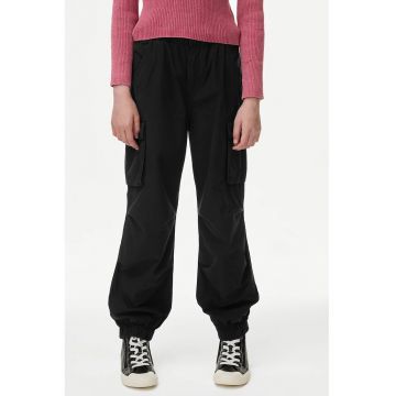 Pantaloni cargo cu snur in talie
