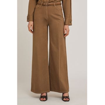 Pantaloni cu croiala ampla si talie inalta