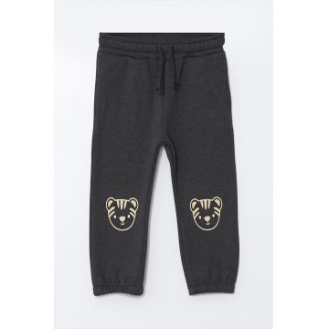 Pantaloni de trening cu design grafic
