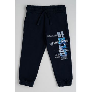 Pantaloni de trening cu imprimeu si snur de ajustare