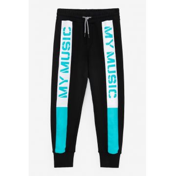 Pantaloni de trening cu imprimeu text