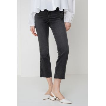 Blugi capri cu talie medie