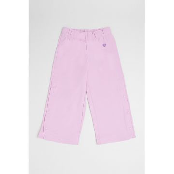 Pantaloni cu capsa pe crac