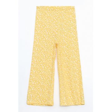 Pantaloni cu croiala ampla si talie elastica