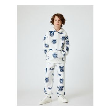 Pantaloni de trening cu model si snur