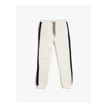 Pantaloni de trening cu snur de ajustare - model uni si buzunare laterale