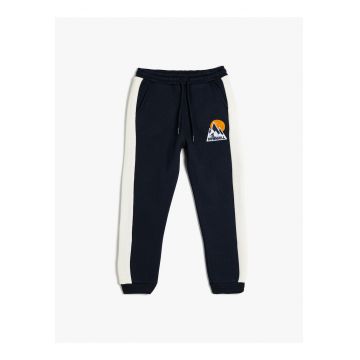 Pantaloni de trening cu snur de ajustare si buzunare